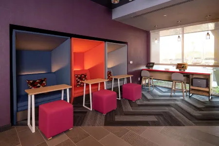 Tru by Hilton Phoenix Glendale Westgate Отели в г. Глендейл