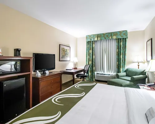 Quality Inn & Suites Hotels in Robstown