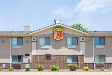 Super 8 by Wyndham Hampton