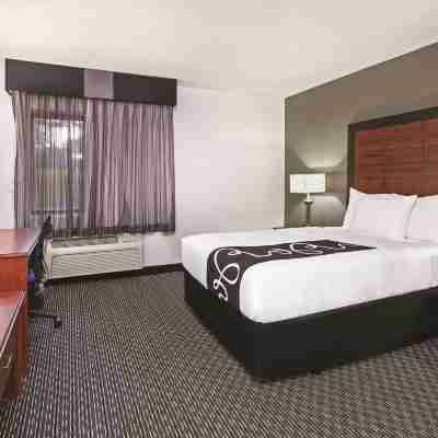 La Quinta Inn & Suites by Wyndham N Little Rock-McCain Mall Rooms