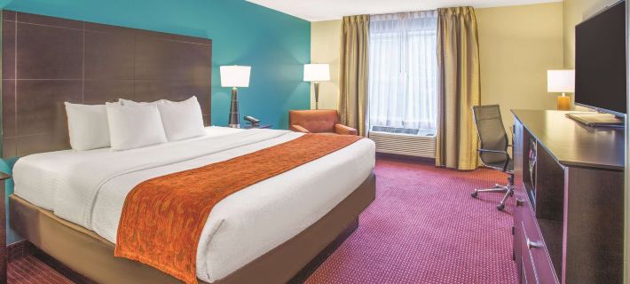 La Quinta Inn & Suites by Wyndham O'Fallon, IL - St. Louis Hotels in St. Clair County