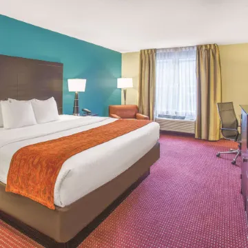 La Quinta Inn & Suites by Wyndham O'Fallon, IL - St. Louis