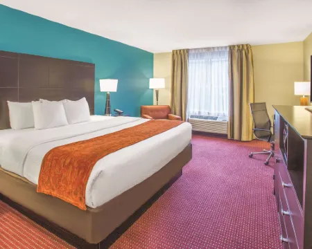 La Quinta Inn & Suites by Wyndham O'Fallon, IL - St. Louis Hotels in OFallon