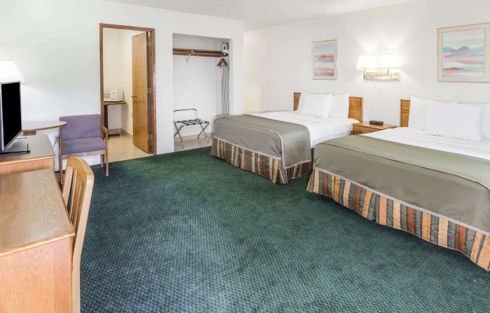 Howard Johnson by Wyndham Roseburg