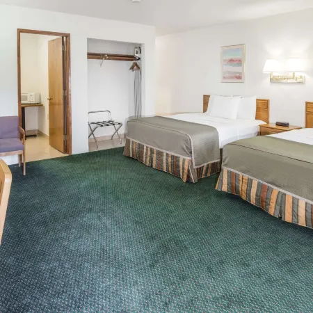 Howard Johnson by Wyndham Roseburg