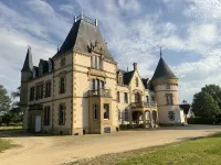 Chateau Tout Y Fault Hotels in Loriges