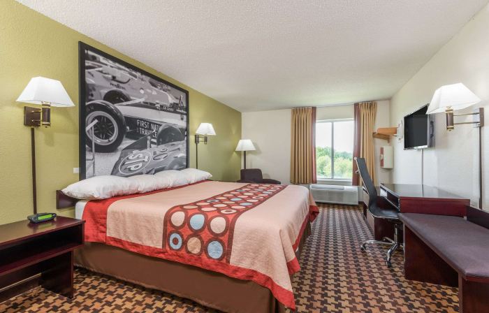 Super 8 by Wyndham Cloverdale IN
