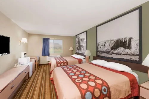 Super 8 by Wyndham Socorro - Pet friendly
