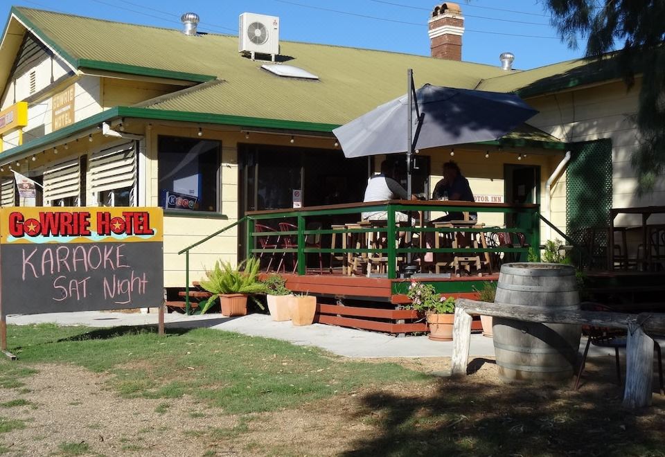 "a restaurant with a large sign in front of it that says "" see hotel ""." at Gowrie Hotel Motor Inn