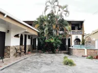 Cabinas Madeleine Hotels in Miramar