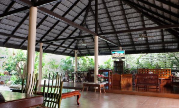 Baan Na Khon Hotel