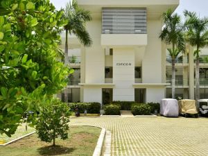 Spacious and Fully-Equiped Apartment with Golf Course View in Exclusive Beach Resort