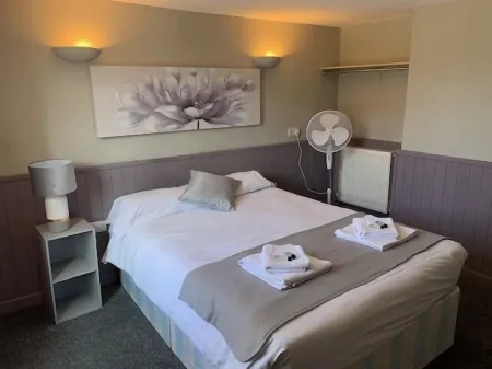 The Kings Head Отели рядом с достопримечательностью «TWI Ltd»