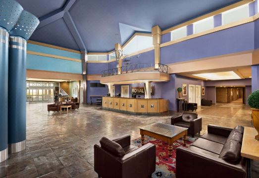 3. 로열 호텔 에드..