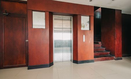 V Hotel Vientiane - Housity
