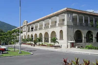 E El Cobre Hoteles cerca de Parque