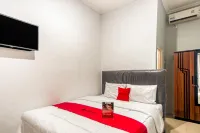 RedDoorz Near Graha Cijantung Mall Hôtels à : Jakarta-Est