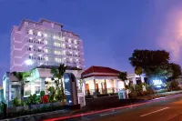 Solia Hotel Yosodipuro Hotel dekat Masjid Raya Sheikh Zayed Solo Surakarta