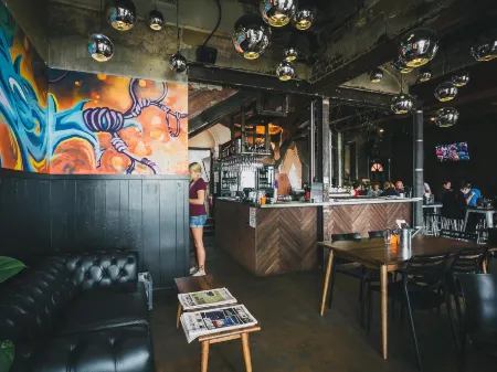 Six Degrees Boutique Hotel Отели в г. Маунт Кларенс