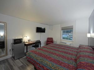 Greenwoods Inn & Suites