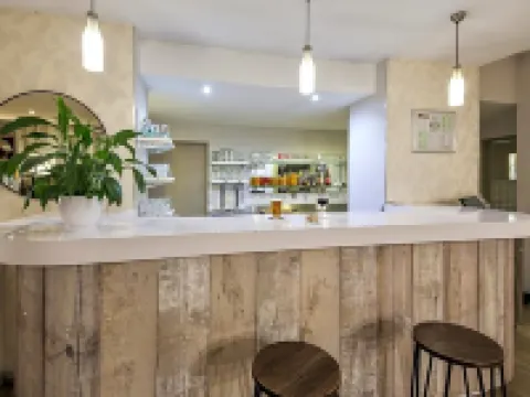 Kyriad Lyon Est - Bron Eurexpo le Cottage Hoteles en Bron