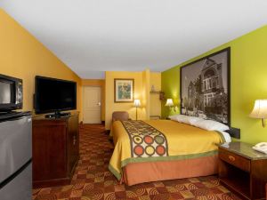 Super 8 by Wyndham Lake of the Ozarks