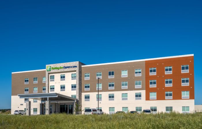 Holiday Inn Express & Suites WATERTOWN by IHG