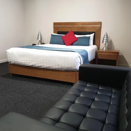 Ramada by Wyndham Hamilton City Center