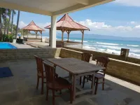 77 Sunset Plaza Hotels in Cisolok