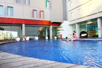 Harris Hotel & Conventions Gubeng - Pools