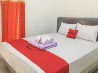 RedDoorz near RS Mitra Keluarga Waru Hotels in Waru