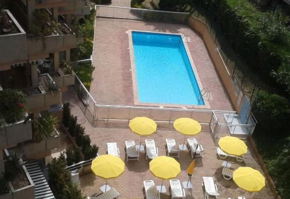 2. 이비스 로크브룬..