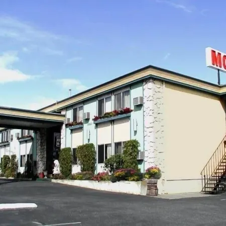 Acorn Motor Inn