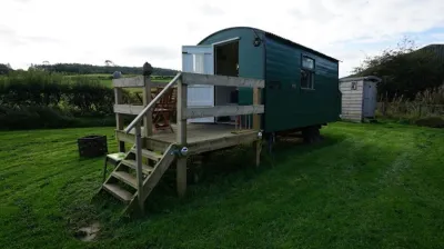 Shepherd's Hut Westcote Hotels in Selkirk