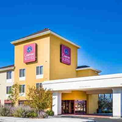 Comfort Suites Fernley Hotel Exterior