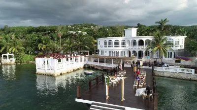 Waters Edge Guest House Hotels in 