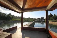 Toba Village Inn - Mountain view