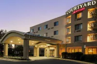 Courtyard Potomac Mills Woodbridge Hotels near Grace Baptist Church, Woodbridge, Virginia