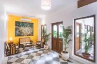 Petit Palais by Crossway - Hot Tub