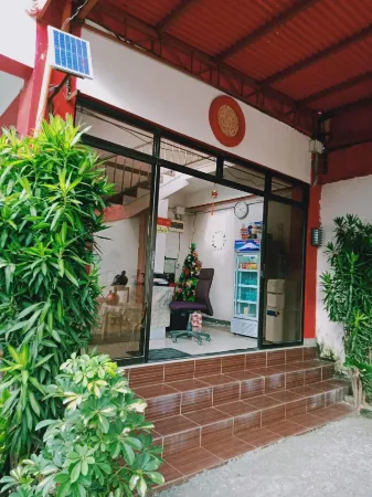 A's Guest House Отели рядом с достопримечательностью «Мактан»