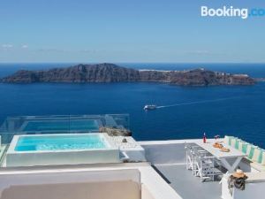 Captivating 2-Bed Villa in Imerovigli Santorini