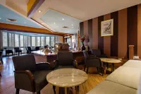 Grand Naniloa Hotel, a Doubletree by Hilton - bar