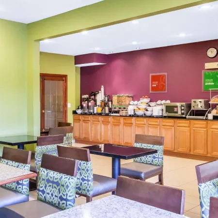 Comfort Inn & Suites Near Tinley Park Amphitheater
