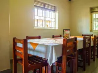 Country Inn Masindi 마신디 호텔