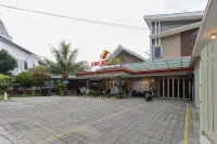 RedDoorz Plus at Swun Stay Raya Langsep Hotels in Wonosari