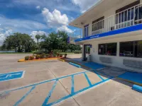Motel 6 Bradenton, FL