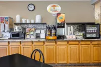Super 8 by Wyndham Adrian - breakfast