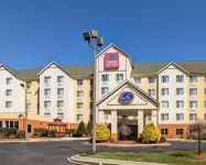 Comfort Suites Airport Hôtels à : Comte de Mecklenburg