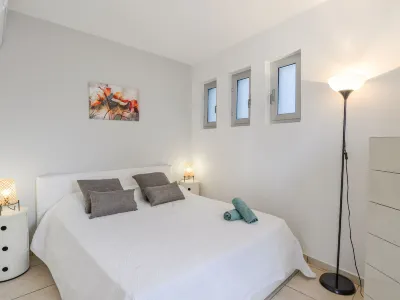 Dolce Vita Hotels near Saint-Laurent-du-Var Station