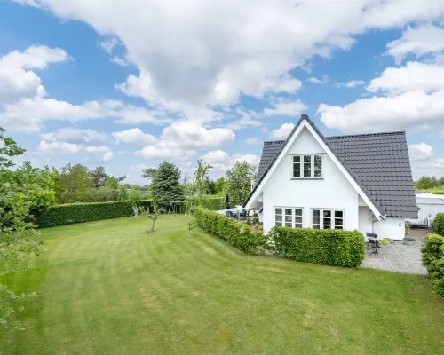"Tamer" - 500m to the Fjord Hotels in Farsø